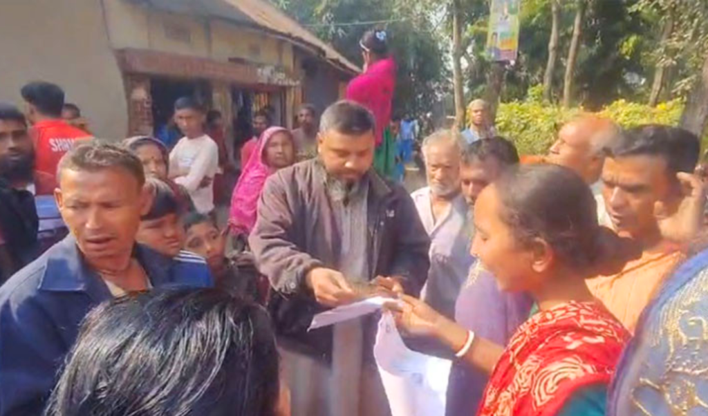 ভাতা কার্ডের নামে চাঁদাবাজি জামায়াত কর্মী আটক বগুড়ায় প্রতারণা ও চাঁদাবাজিতে জামায়াত কর্মী আটক