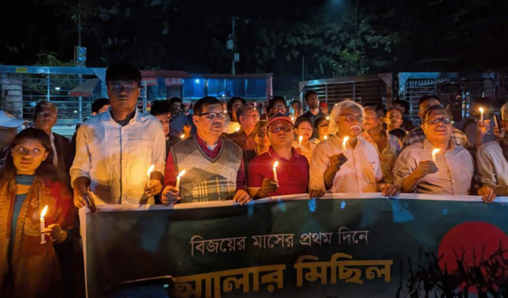 মহান বিজয়ের মাসের প্রথম দিনে আলোর মিছিল মুক্তিযুদ্ধের শহিদদের প্রতি শ্রদ্ধা জানিয়ে আলোর মিছিল