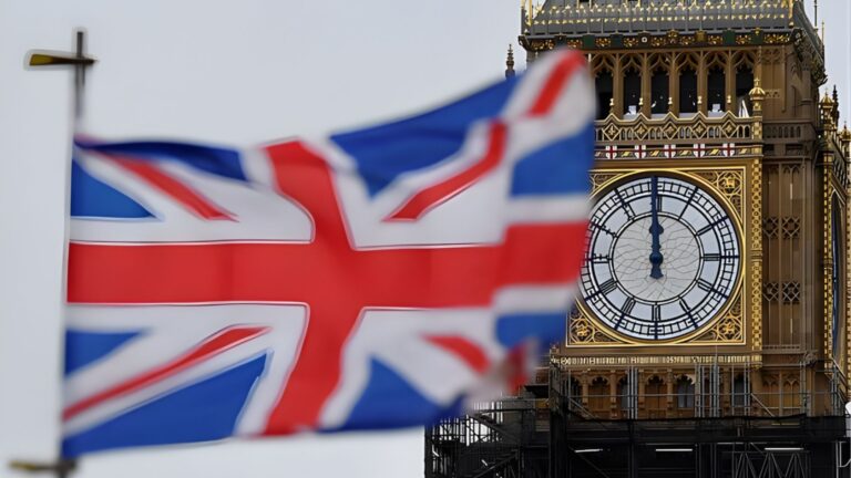 যুক্তরাজ্যে ভিসা যুক্তরাজ্যে ভিসা নীতির কড়াকড়িতে বাংলাদেশ–পাকিস্তানি শিক্ষার্থীদের ভর্তিতে স্থবিরতা: ঝুঁকি, প্রেক্ষাপট ও ভবিষ্যৎ বিশ্লেষণ