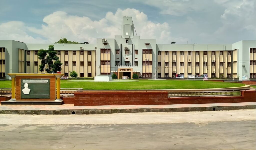 রাবিতে কড়া ব্যবস্থা শিক্ষক-শিক্ষার্থীদের বিরুদ্ধে শাস্তি