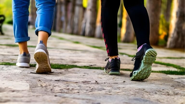 সুগার কমাতে হাঁটা একটানা নাকি বিরতি দিয়ে সুগার কমাতে হাঁটা: একটানা নাকি বিরতি দিয়ে—কোনটি বেশি কার্যকর?