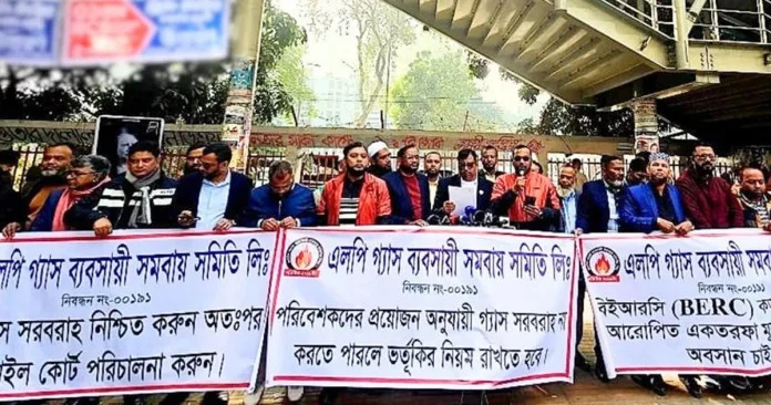 এলপিজি সিলিন্ডার বিক্রি বন্ধ: চরম ভোগান্তির শঙ্কায় ভোক্তারা 2 sk এলপিজি সিলিন্ডার বিক্রি বন্ধ: চরম ভোগান্তির শঙ্কায় ভোক্তারা