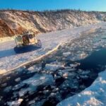 শীতে জমে যাওয়া বৈকাল হ্রদে ভ্রমণ দুর্ঘটনায় সাত চীনা ও এক রুশ নিহত বরফে ঢাকা বায়কাল হ্রদে বিপর্যয়, আট প্রাণ হারল