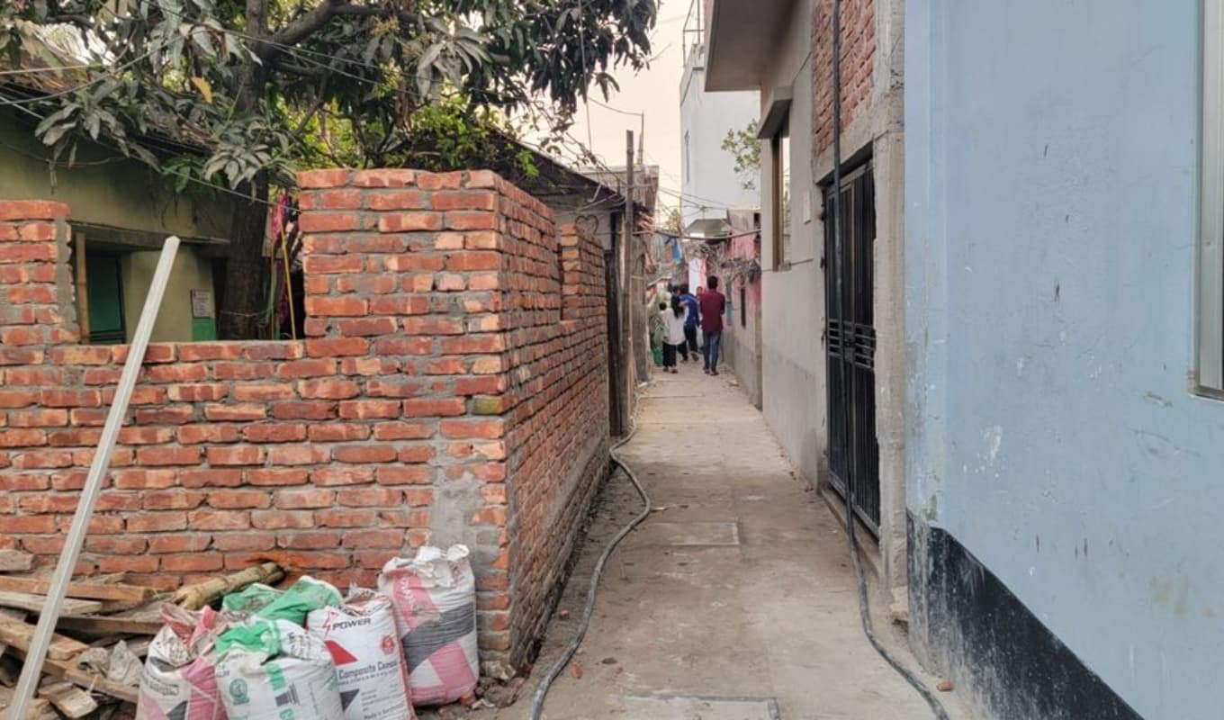 নারায়ণগঞ্জে লাশ গোসলের জায়গা দখলের ঘটনায় উত্তেজনা