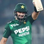 ফারহানের উত্থান অভিষেকের রেটিং চ্যালেঞ্জে ফারহানের উত্থান, অভিষেকের রেটিং চ্যালেঞ্জে