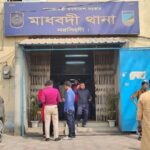 ফোনে পরিচয় দেখা করতে গিয়ে ধর্ষণের শিকার মোবাইলে পরিচয়, দেখা করতে গিয়ে ধর্ষণের শিকার