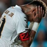 Santos Defeated as Neymar Faces Supporters Jeers দর্শকদের প্রতিক্রিয়ায় হতাশ নেইমার সান্তোস পরাজয়ে ফ্লুমিনেন্সের বিপক্ষে