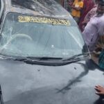 দ্রুতগতির মাইক্রোবাস নিয়ন্ত্রণ হারিয়ে ঢুকে পড়ল বাড়িতে গাঁজাসহ আটক চালক নিয়ন্ত্রণ হারিয়ে বসতবাড়িতে ঢুকে পড়া গাড়ি থেকে গাঁজা উদ্ধার, আটক চালক