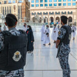 সৌদি আরবে অননুমোদিত হজযাত্রী সহায়তায় কঠোর জরিমানা ঘোষণা সৌদি আরবে অননুমোদিত হজযাত্রী সহায়তায় কঠোর জরিমানা ঘোষণা