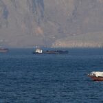 হরমুজে নিষেধাজ্ঞা উপেক্ষা করাতে ওমান উপকূলে জাহাজে ইরানি বাহিনীর হামলা হরমুজে নির্দেশ অমান্য করায় ওমান উপকূলে জাহাজে ইরানি বাহিনীর হামলা