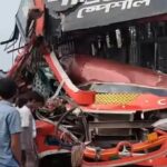 সিমেন্টবোঝাই ট্রাকে বাসের সংঘর্ষে চালকের এক পা বিচ্ছিন্ন থেমে থাকা যানবাহনে বাসের ধাক্কা, চালকের পা বিচ্ছিন্ন হয়ে আহত