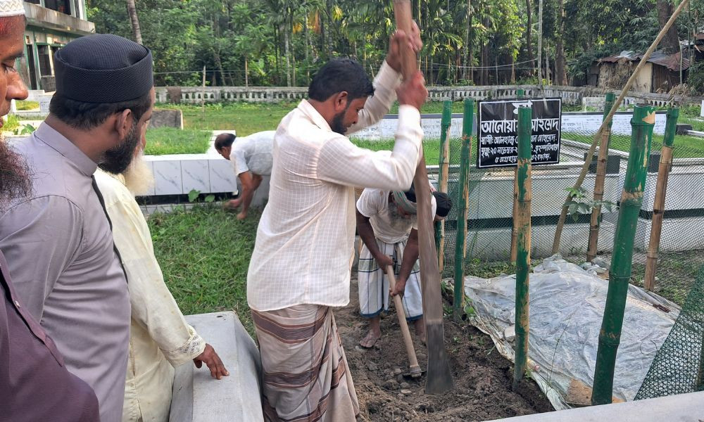 বাবা-মায়ের পাশেই চিরনিদ্রায় তোফায়েল আহমেদ