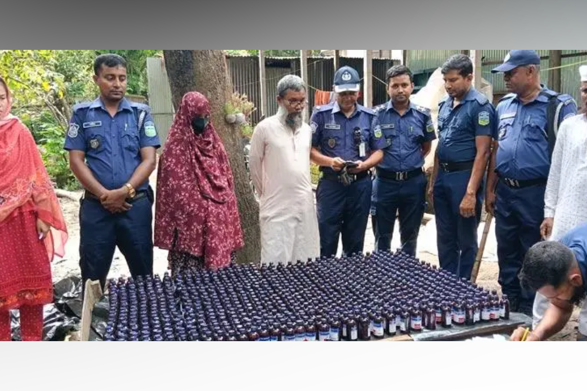 সীমান্ত ঘেঁষে মাদকের জাল: দুর্গাপুরে ফেনসিডিলসহ বাবা-মেয়ে আটক
