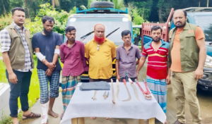 কুমিল্লায় মহাসড়কে ডাকাতির প্রস্তুতির সময় আন্তঃজেলা ডাকাত চক্রের ৫ সদস্য গ্রেফতার কুমিল্লায় মহাসড়কে ডাকাতির প্রস্তুতির সময় আন্তঃজেলা ডাকাত চক্রের ৫ সদস্য গ্রেফতার