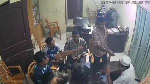 চাঁদা দাবির অভিযোগের পর কারখানায় ম্যানেজারের মৃত্যু চাঁদা দাবির অভিযোগের পর কারখানায় ম্যানেজারের মৃত্যু