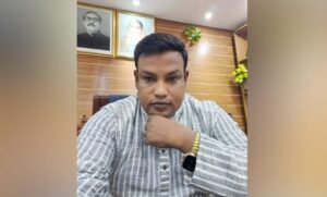 ছাদ থেকে লাফিয়েও পুলিশের হাত থেকে রক্ষা পেলেন না আওয়ামী লীগ নেতা
