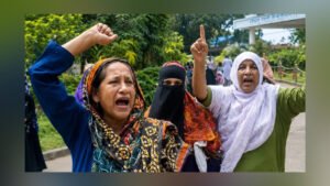 টঙ্গী থানার ভেতরেই ‘জয় বাংলা, জয় বঙ্গবন্ধু’ স্লোগান টঙ্গী থানার ভেতরেই ‘জয় বাংলা, জয় বঙ্গবন্ধু’ স্লোগান
