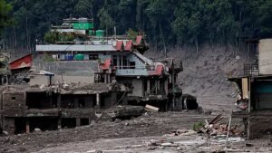 নেপালে বৃষ্টি ছাড়াই ভয়াবহ ঢল, রহস্য খুঁজছেন বিজ্ঞানীরা