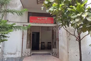 মাদ্রাসায় ফেরার পর শিশুর মৃত্যু উঠছে নিরাপত্তা প্রশ্ন মাদ্রাসায় ফেরার পর শিশুর মৃত্যু, উঠছে নিরাপত্তা প্রশ্ন