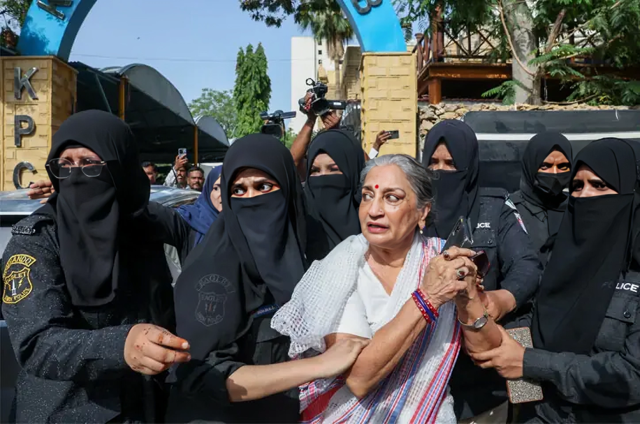 নূপুরের শব্দে কাঁপে যে রাষ্ট্র: শিমা কেরমানি ও দেউলিয়া পাকিস্তানের ভীরুতা শিমা কেরমানি ও দেউলিয়া পাকিস্তানের ভীরুতা