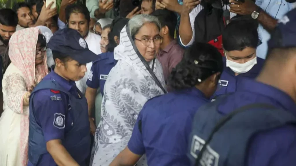 স্বামীর দাফনে প্যারোলে মুক্তি কারাগারে ফিরলেন দীপু মনি স্বামীর দাফনে প্যারোলে মুক্তি, কারাগারে ফিরলেন দীপু মনি
