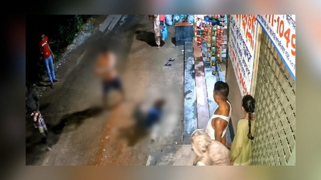 আড়াইহাজারে মানসিক ভারসাম্যহীন যুবককে নির্মম মারধর