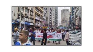 ইসলামী ব্যাংক নিয়ে মতিঝিলে গ্রাহক ও চাকরিচ্যুতদের অবস্থান