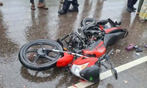 পটুয়াখালীতে বাসের ধাক্কায় মোটরসাইকেল আরোহী নিহত পটুয়াখালীতে বাসের ধাক্কায় মোটরসাইকেল আরোহী নিহত