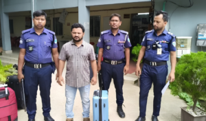 ভারতে পালানোর সময় হত্যা মামলার আসামি গ্রেপ্তার