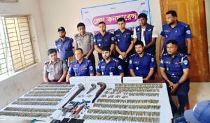 মাতামুহুরীতে ৮২৫ রাউন্ড গুলি ও অস্ত্রসহ গ্রেপ্তার ৬