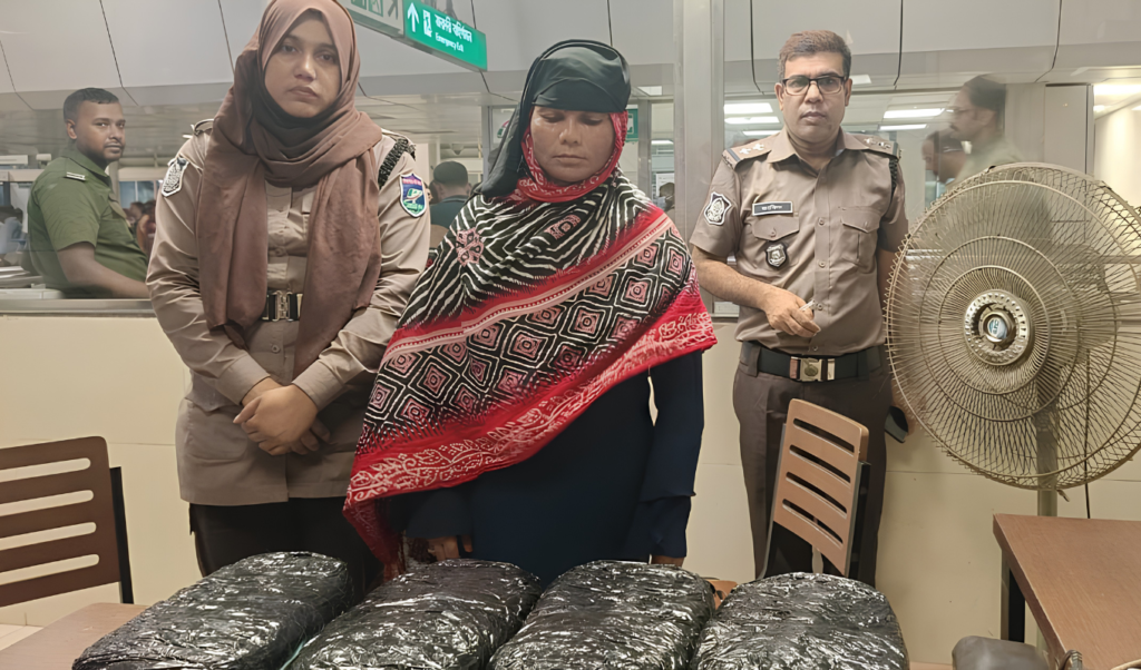 মেট্রোরেল স্টেশনে চার কেজি গাঁজাসহ নারী আটক