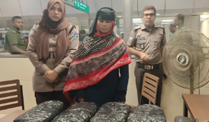 মেট্রোরেল স্টেশনে চার কেজি গাঁজাসহ নারী আটক