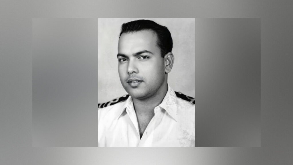 শ্রদ্ধায় স্মরণ শহীদ লে. কমান্ডার মোয়াজ্জেম হোসেনকে