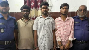 সাভারে বিদেশি পিস্তল ও গুলিসহ তিন যুবক গ্রেপ্তার