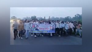 সিরাজগঞ্জে ঝটিকা মিছিলে যুবলীগ নেতাকর্মীরা সিরাজগঞ্জে ঝটিকা মিছিলে যুবলীগ নেতাকর্মীরা