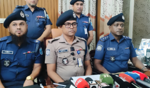 স্বর্ণের চেইনের লোভে নামাজরত বৃদ্ধাকে হত্যা, গ্রেফতার ৩