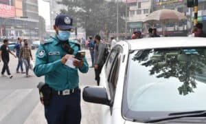 ঢাকার সড়কে ট্রাফিক আইন ভাঙায় ২৯৯৯ মামলা