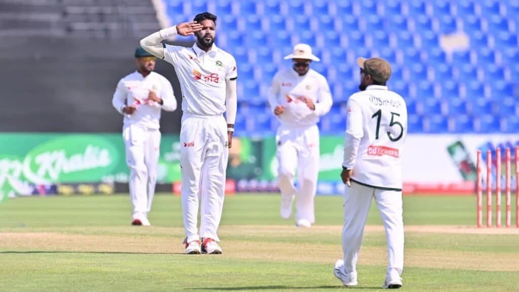লিটনের দুর্দান্ত ক্যাচে ইকরাম আউট, জয়ের আশায় বাংলাদেশ