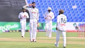 লিটনের দুর্দান্ত ক্যাচে ইকরাম আউট, জয়ের আশায় বাংলাদেশ